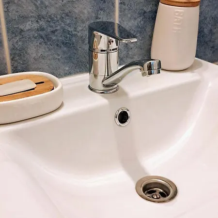 Lovely Furnished 1 Bedroom Flat With Balcony In Apartamento *