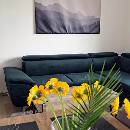 Apartamento Lovely Furnished 1 Bedroom Flat With Balcony In *