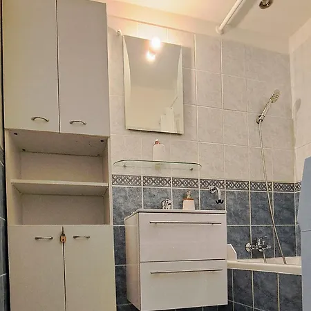 Lovely Furnished 1 Bedroom Flat With Balcony In Apartamento *