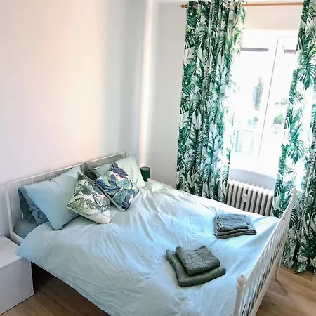 Apartamento Lovely Furnished 1 Bedroom Flat With Balcony In *